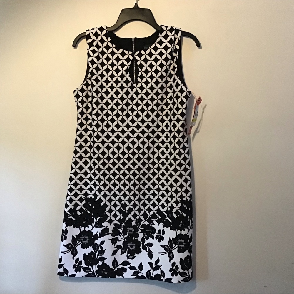 Gabby Skye Black and White dress size 8 Petite